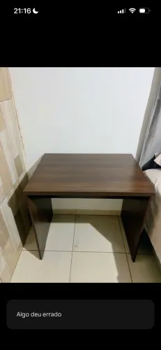 Mesinha de cabeceira ou para estudos