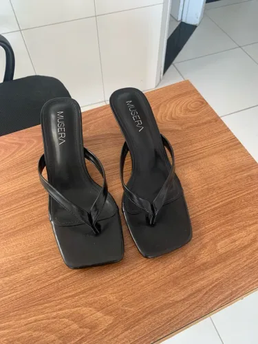 Sandália Preta Musera Salto Baixo (Tam. China 40 - Calça 35/36/37 no BR)