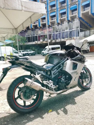 Vendo comet 650R completa da categoria, com escape esportivo liga e desliga no controle