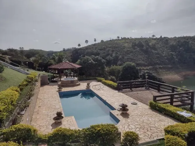 Chácara Pé na Água com terreno de 3.800m² em Igaratá