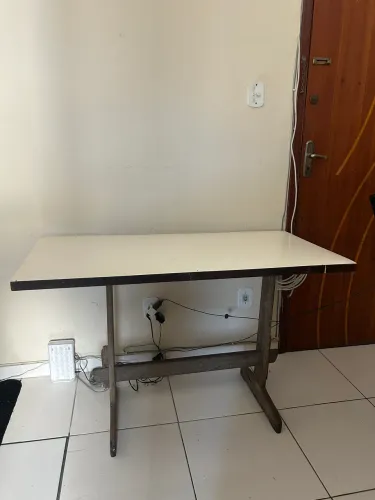 VENDO MESA DE JANTAR DE MADEIRA