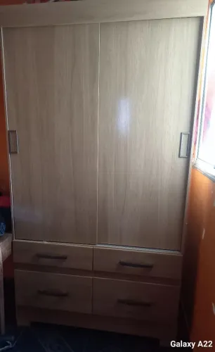 Quarda roupa de solteiro 