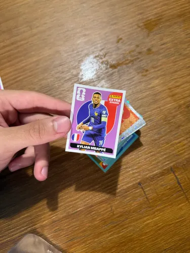 KYLIAN MBAPPÉ ROXO BORDO