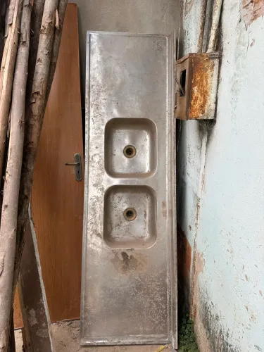 Porta e pia de inox