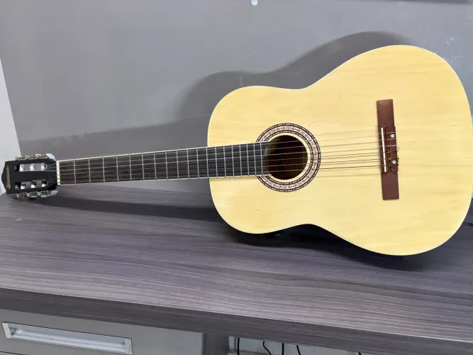 Violão + capa de proteção + suporte de chão