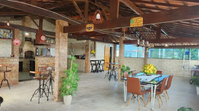 Casa 4 quartos, sendo 1 suíte