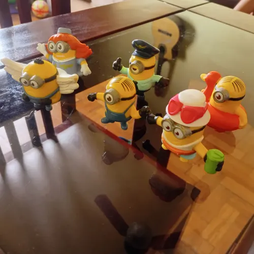 Lote com 6 bonecos dos minions