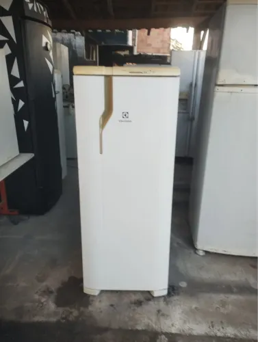 Barbada geladeira Electrolux gelo seco 280 litros