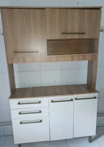 Vendo armário e mesa