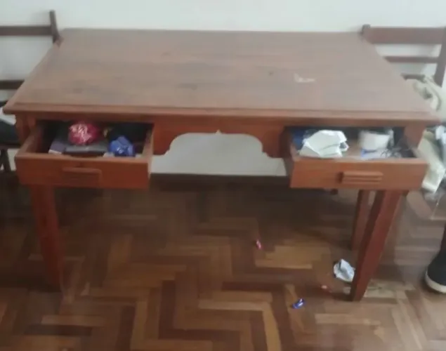 Vendo mesa de escritório de madeira de verdade