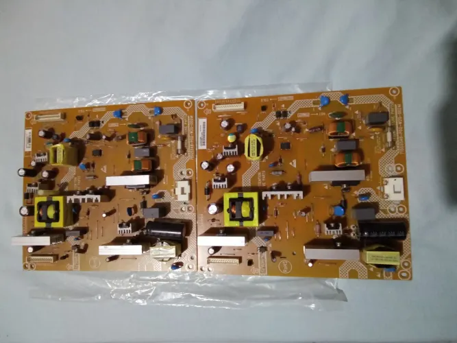 Placa fonte da TV Philips.
