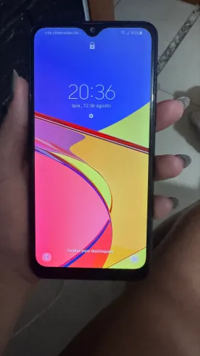 Celular semi novo