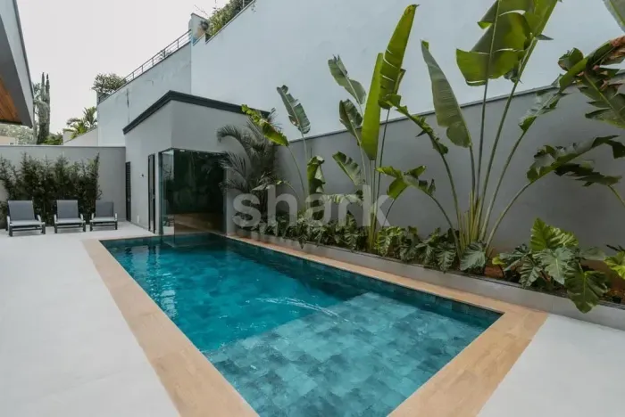 CASA RECEM-CONSTRUÍDA, COM 04 SUÍTES, PISCINA, 06 VAGAS, ALPHAVILLE  - SP