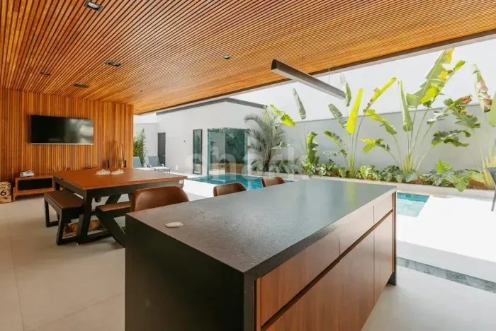 CASA RECEM-CONSTRUÍDA, COM 04 SUÍTES, PISCINA, 06 VAGAS, ALPHAVILLE  - SP