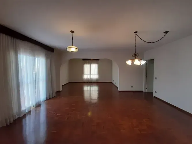 Imóvel para venda possui 183 metros quadrados com 3 quartos em Centro - Blumenau - SC