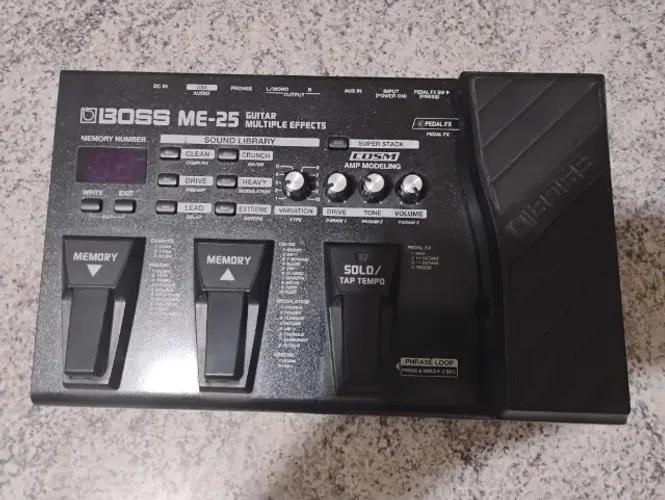 ? OPORTUNIDADE - Pedaleira Boss ME-25 Semi Nova ?