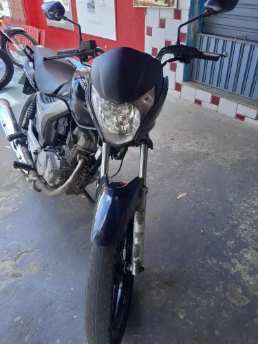 Vende-se titã 2103