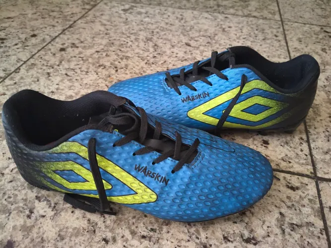Chuteira campo Umbro Warskin Azul tam 40