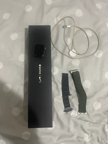 Apple Watch 4 series NIKE - 44Mm