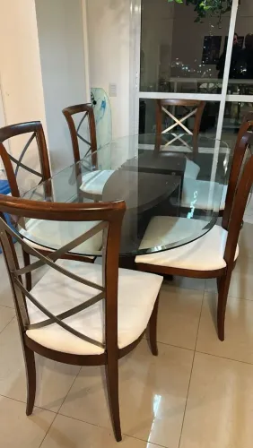 Mesa com 6 cadeiras 