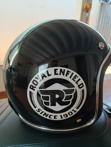 Capacete Aberto Rebaixado preto com a Logo da Royal Enfield