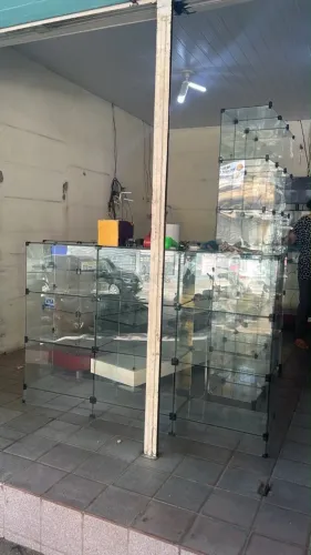 Prateleiras novas em perfeito estado