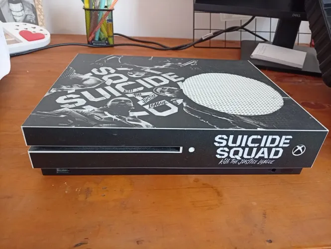 XBOX ONE S EDITION SQUAD 1TB DE HD 1 CONTROLE ORIGINAL - 10 JOGOS MIDIA FISICA - NOVINHO