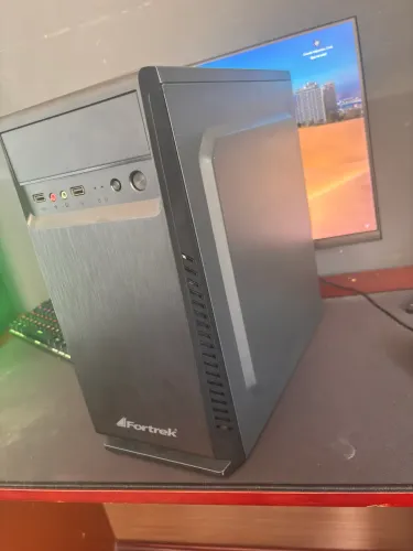 Gabinete PC Fortrek ATX (Excelente Estado)