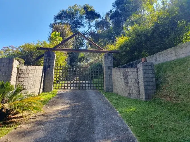 Vendo terreno no Vale do Sossego, com 9.000 m2, com vista e localização maravilhosa.