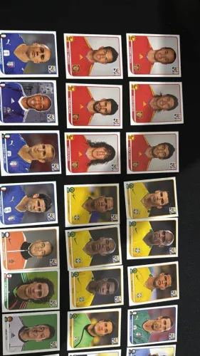 LOTE DE CRAQUES - ÁLBUM PANINI COPA DO MUNDO FIFA 2010