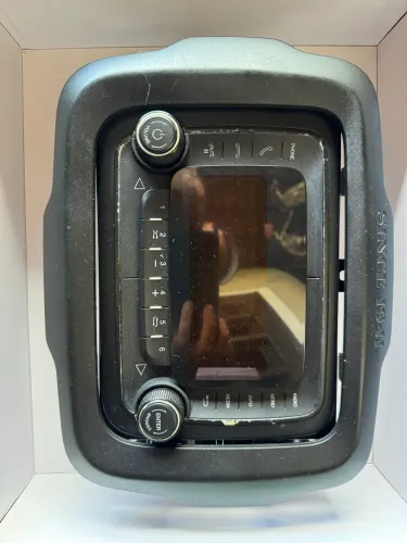 Rádio original Renegade com moldura