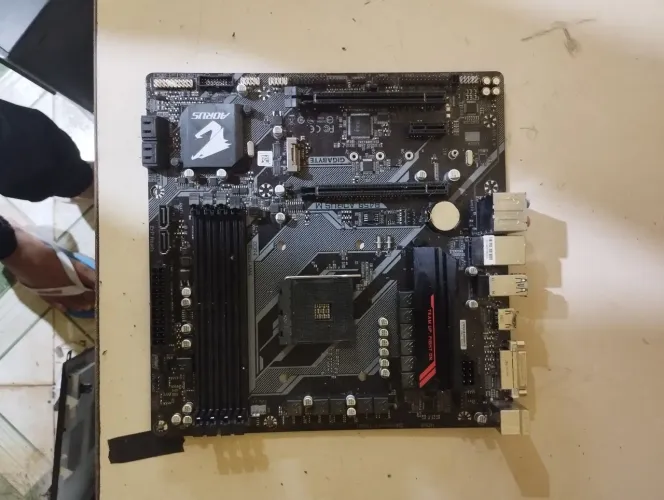 Placa mãe aorus b450m Ryzen 7 a 9 geração e fonte Corsair cv650 funcionando