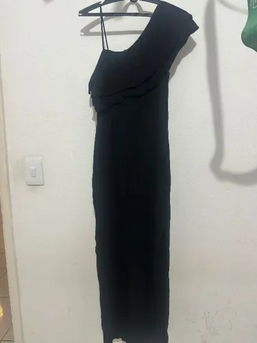 Vestido longo preto com fenda