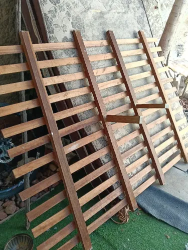 Cama de madeira maciça
