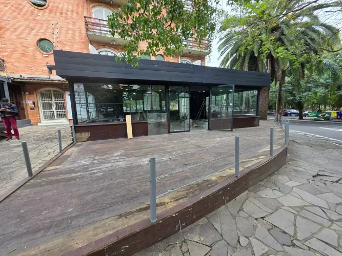Loja comercial com aproximadamente 100 m² em localização privilegiada no Moinhos de Vento