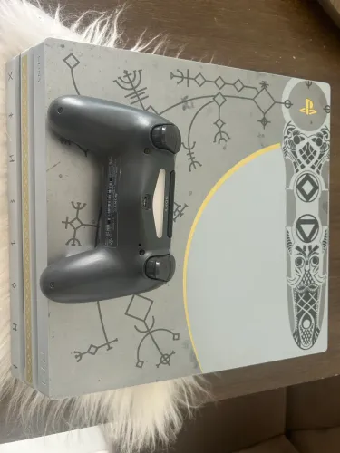 PlayStation 4 pro 1tb edição god of war