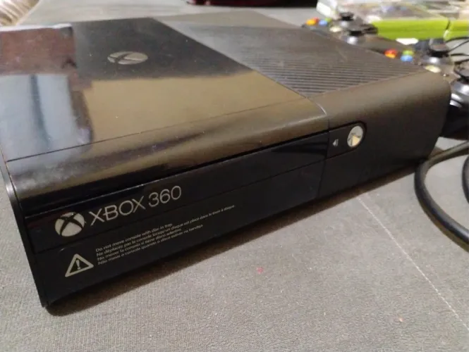 Xbox desb com jogos no HD + 2 controles
