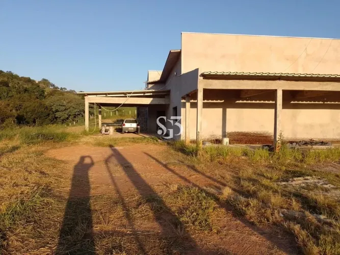 Venda de Sitio de Luxo em Sousas, Campinas-SP: 3 quartos, 3 suítes, 3 salas, 4 banheiros,