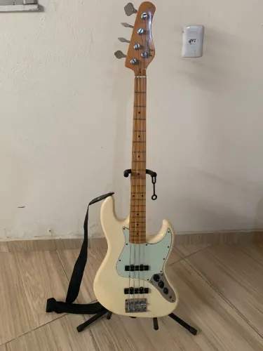 Baixo elétrico Tagima TW 73