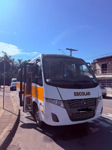 Vendo micro ônibus Agrale Volare W9 On 2014