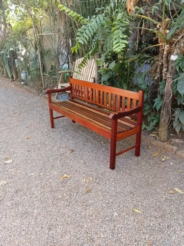 banco em madeira