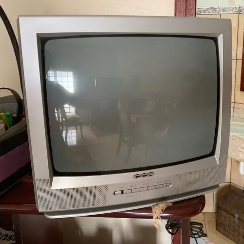 Tv CCE 14 polegadas funcionando normal 