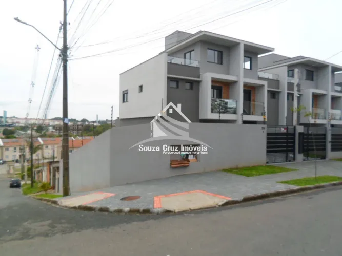 Sobrado Terreno de Esquina - Terraço com Churraqueira.