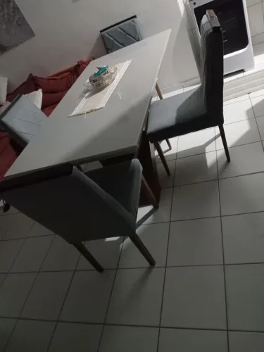 Vendo mesa com tampo de vidro 