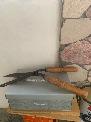 Tesoura Cerca-Viva/Grama Tramontina Cabo Madeira