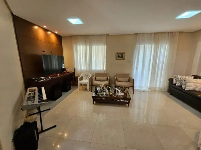 CASA - STELLA MARIS - 120M² - 4/4 2 SUÍTES - 4 VAGAS DE GARAGEM - PORTEIRA FECHADA