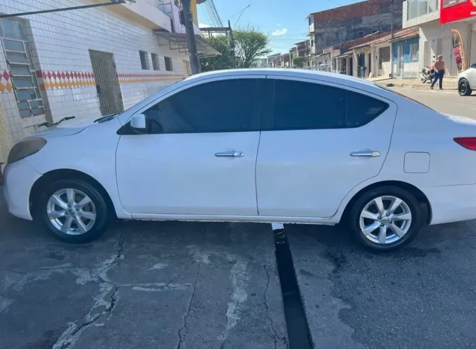 Nissan Versa SL 1.6 16V Flex Fuel 4P Mec. 2013