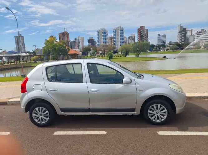 Renault Sandero Expression Hi-flex 1.0 16V 5P 2010