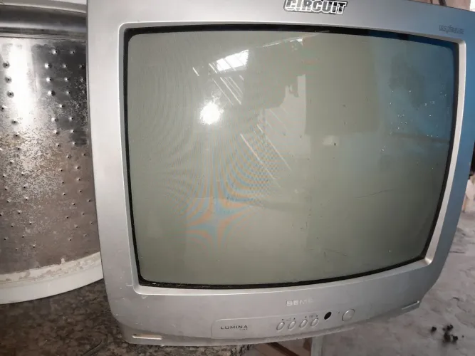 Antiga TV de tubo 20 Polegadas 
