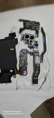 Vendo câmeras e peças do s20 plus tudo por 150 nao tenho tela e nem placa principal 